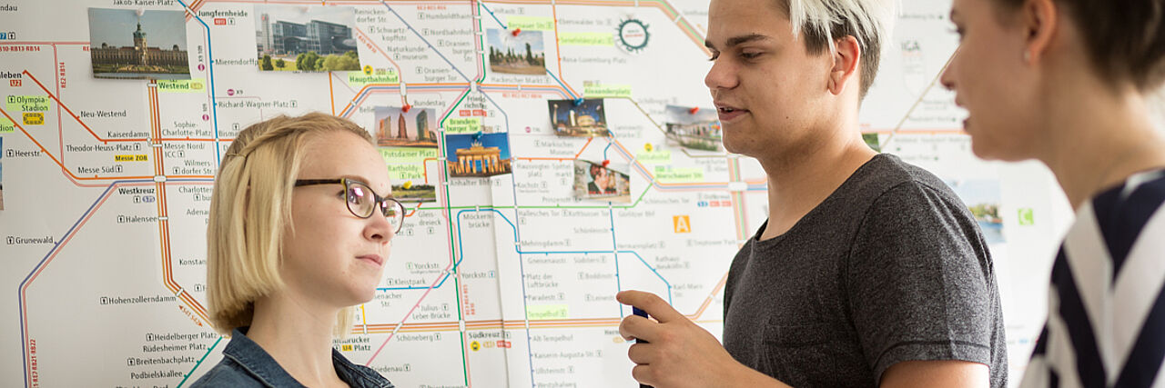 Berlin Beta Work. Auszubildende im Bereich Freizeit und Tourismus Berlin Beta Work. Auszubildende im Bereich Freizeit und Tourismus